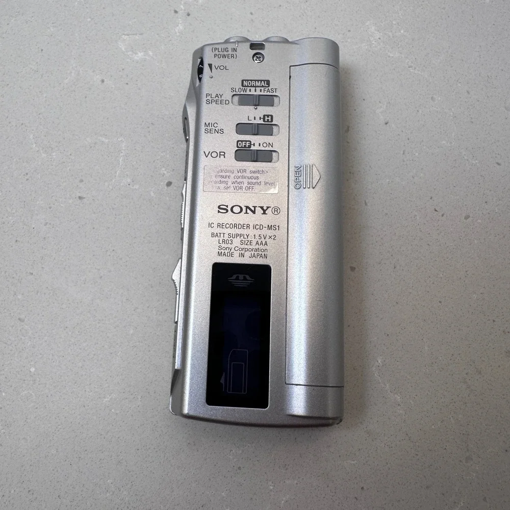 Sony IC Recorder ICD MS1 Digital Voice Recorder Memory Stick‎ 16MB Silver TESTED